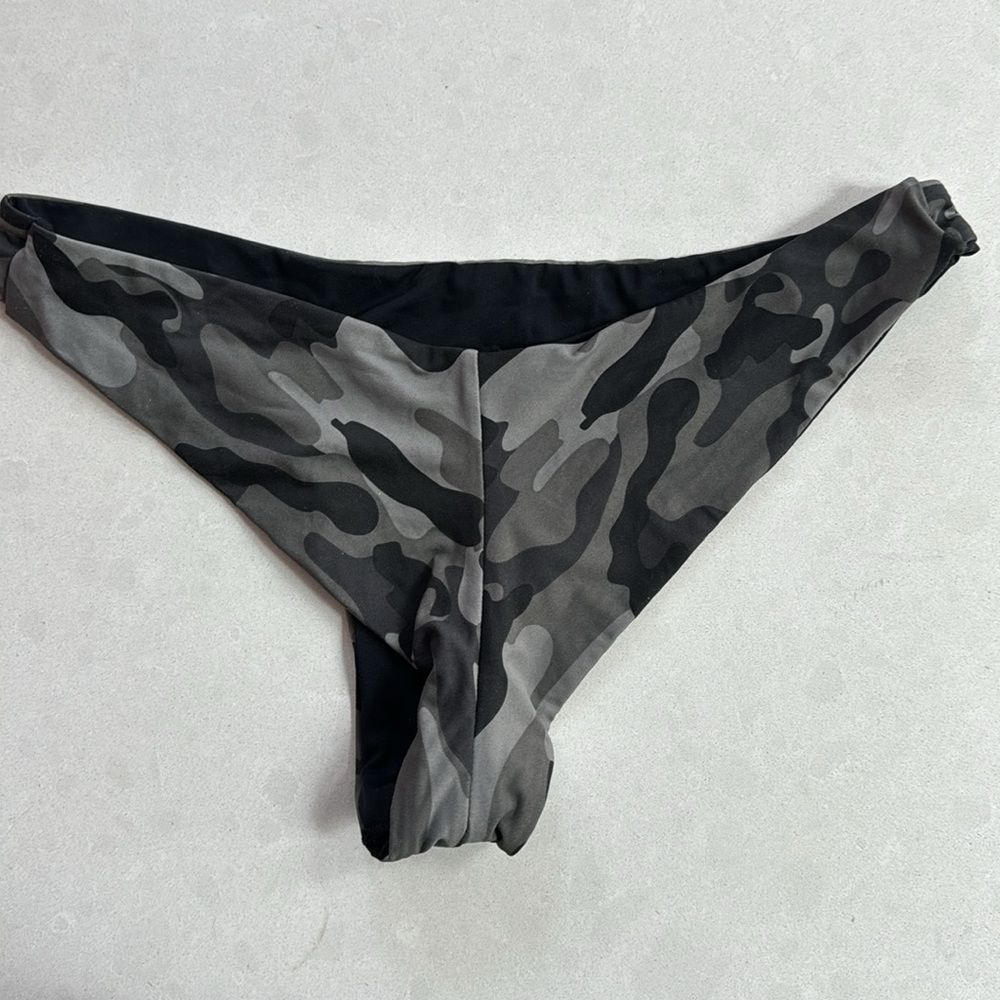 Bikini - Picture 6 of 7